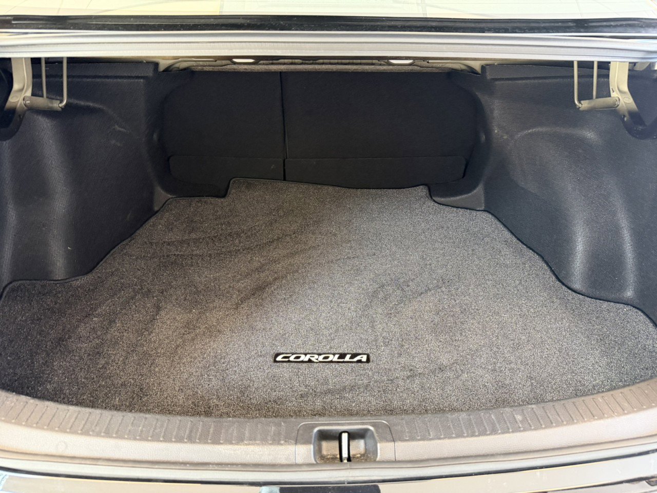 Used 2023 Toyota Corolla SE w/ Carpet Mat Package (TMS) FWD image 29