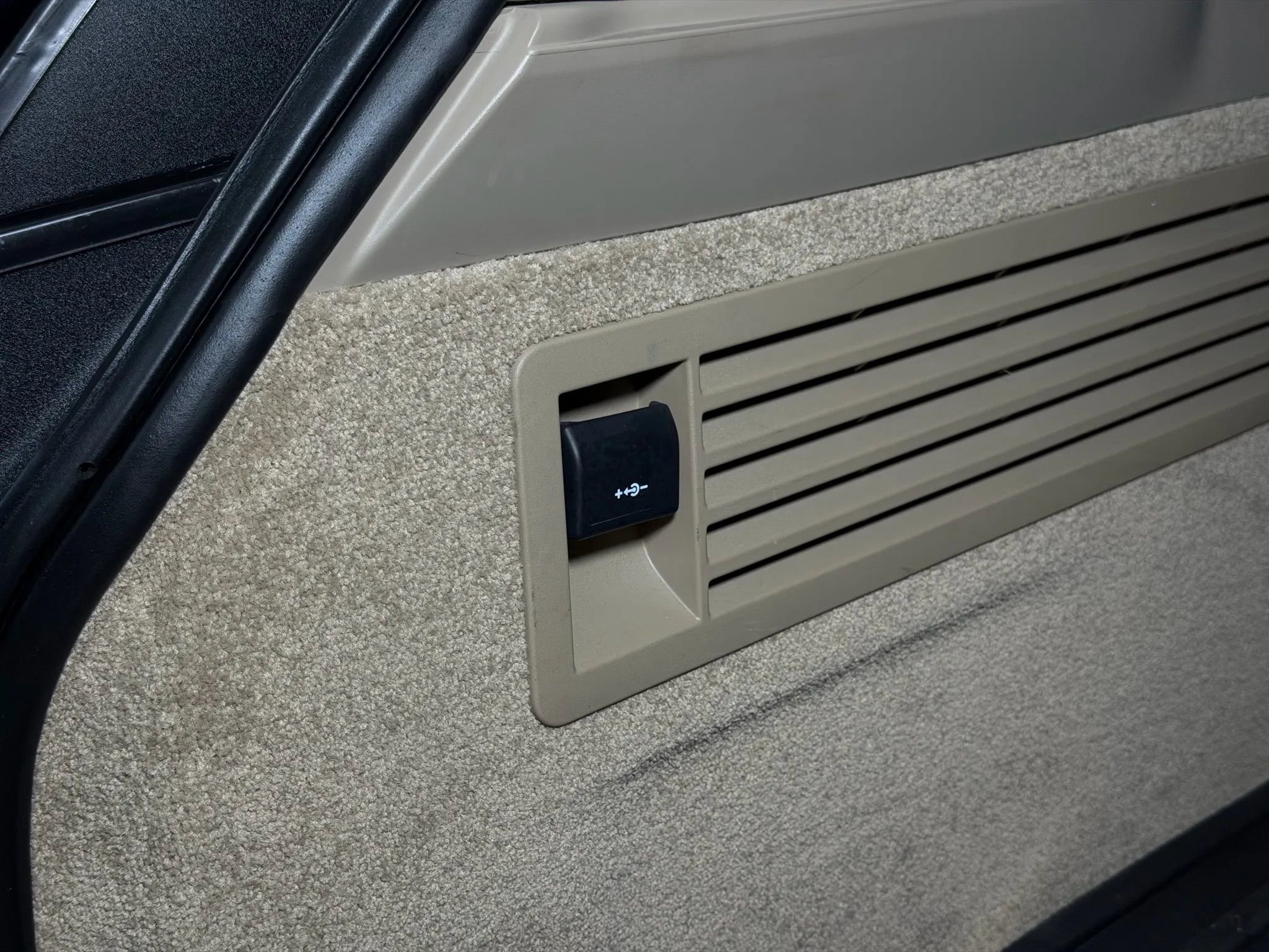 Used 2016 Land Rover Range Rover HSE image 17