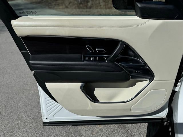 Used 2022 Land Rover Range Rover Long Wheelbase SE image 9