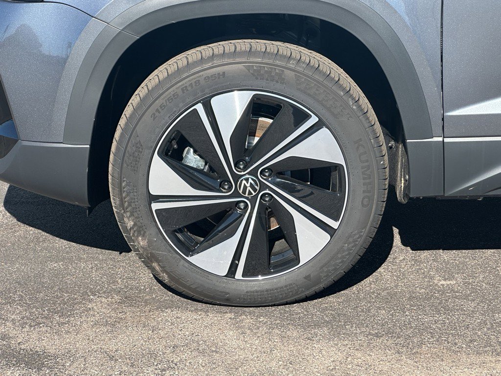 New 2025 Volkswagen Taos SE image 6
