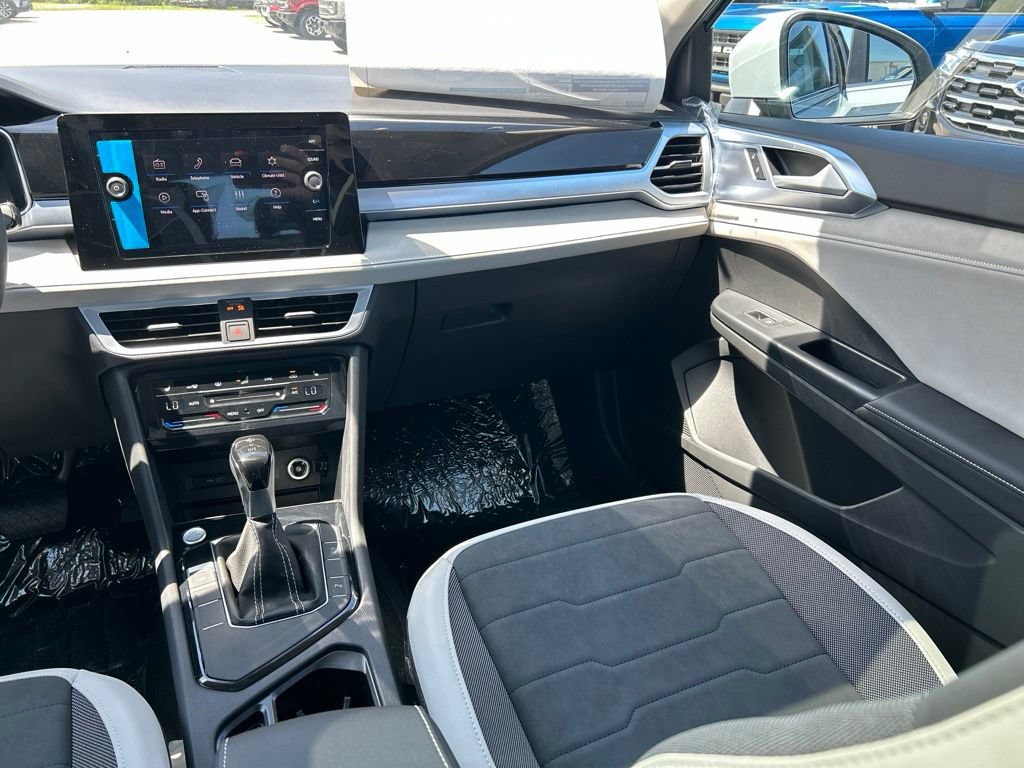 New 2026 Volkswagen Taos SE FWD image 11