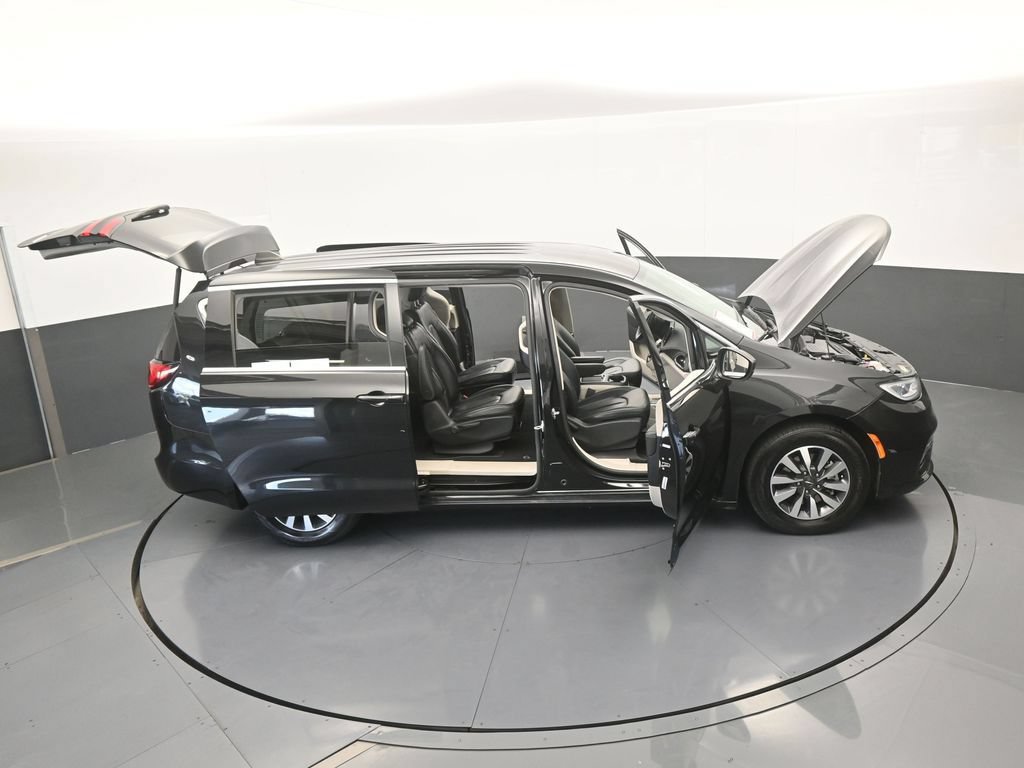 Used 2023 Chrysler Pacifica Touring-L FWD image 74
