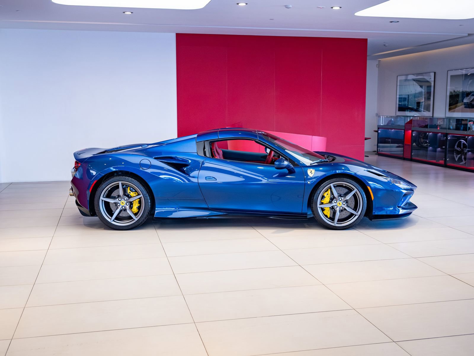 Used 2022 Ferrari F8 Tributo image 31