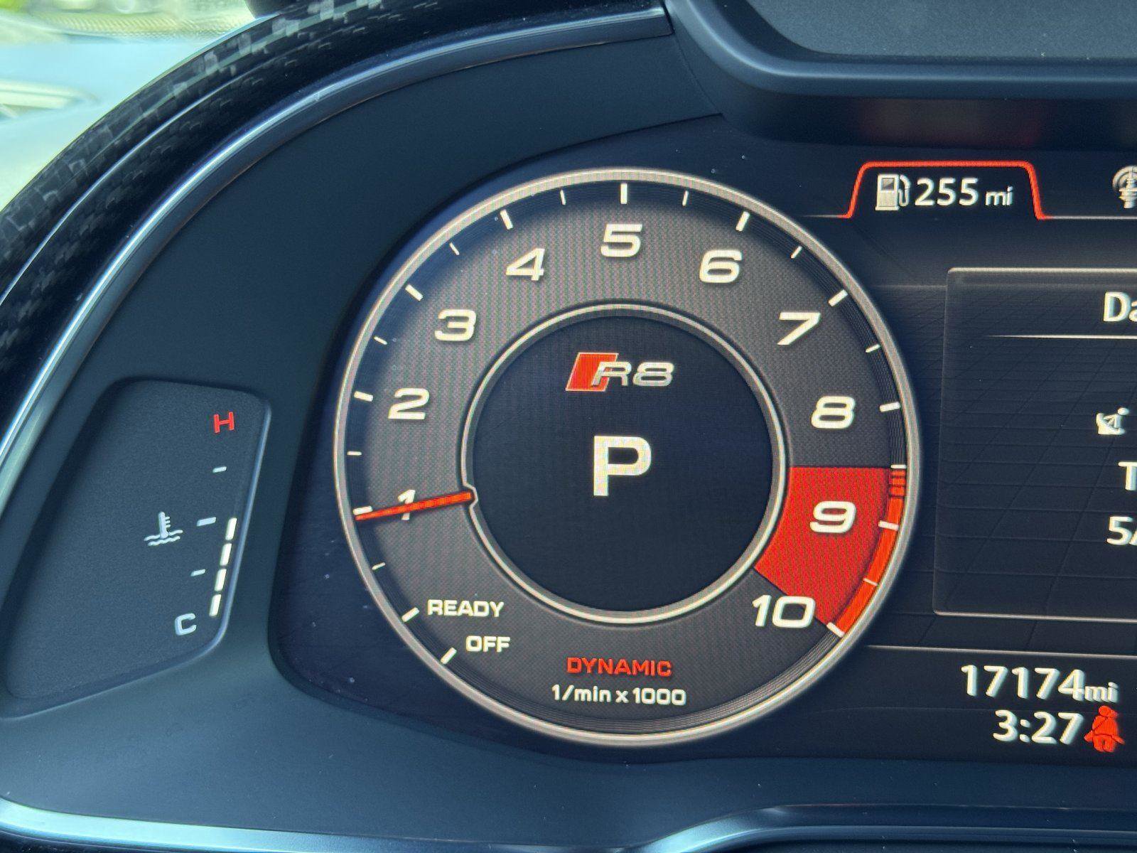 Used 2022 Audi R8 V10 w/ Premium Package RWD image 33