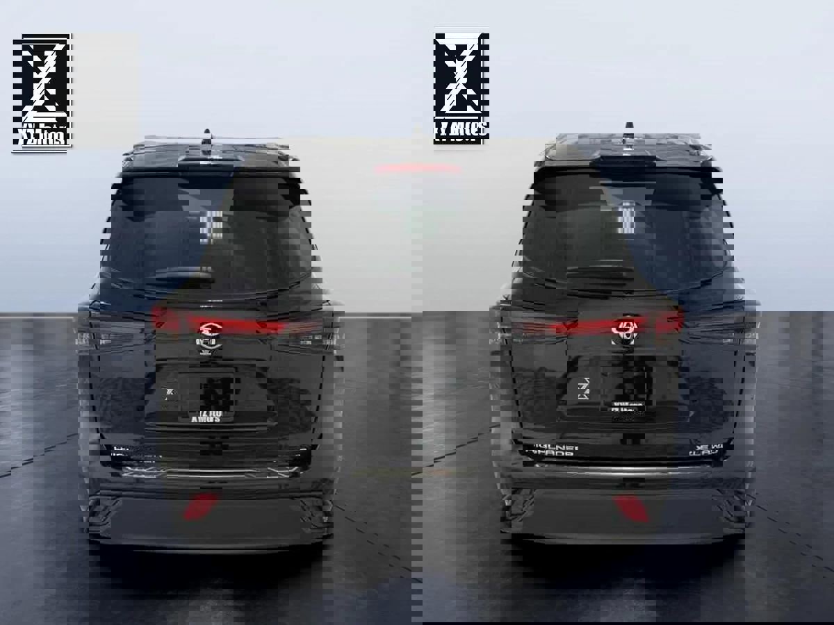 Used 2024 Toyota Highlander XLE image 5