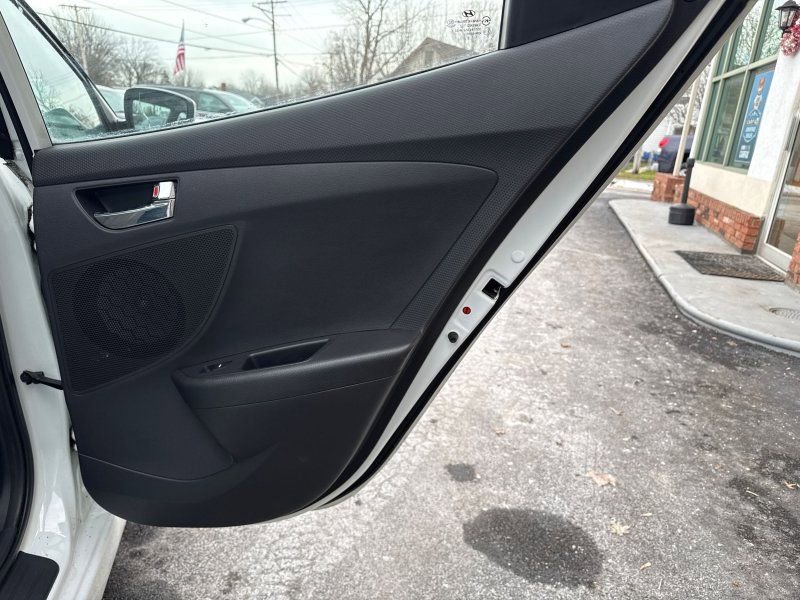 Used 2013 Hyundai Veloster image 13