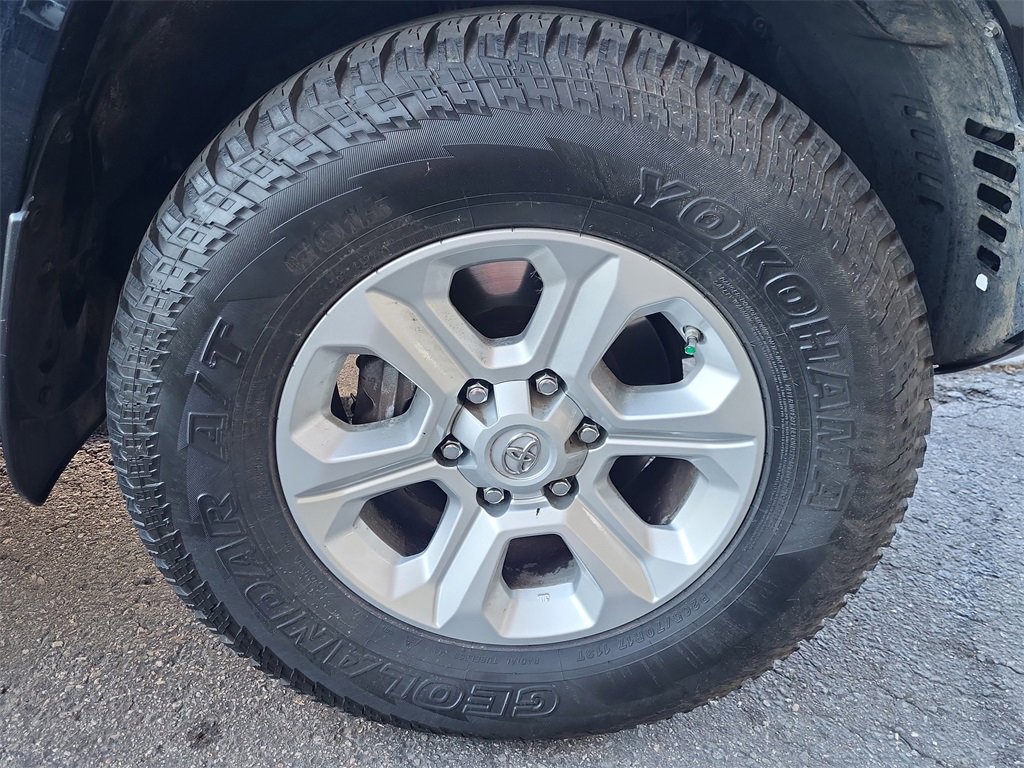 Used 2016 Toyota 4Runner SR5 image 21