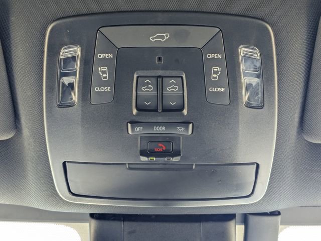 Used 2025 Toyota Sienna Platinum FWD image 31