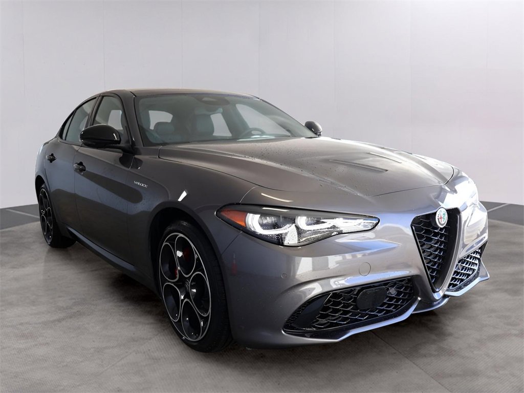 New 2025 Alfa Romeo Giulia AWD image 3