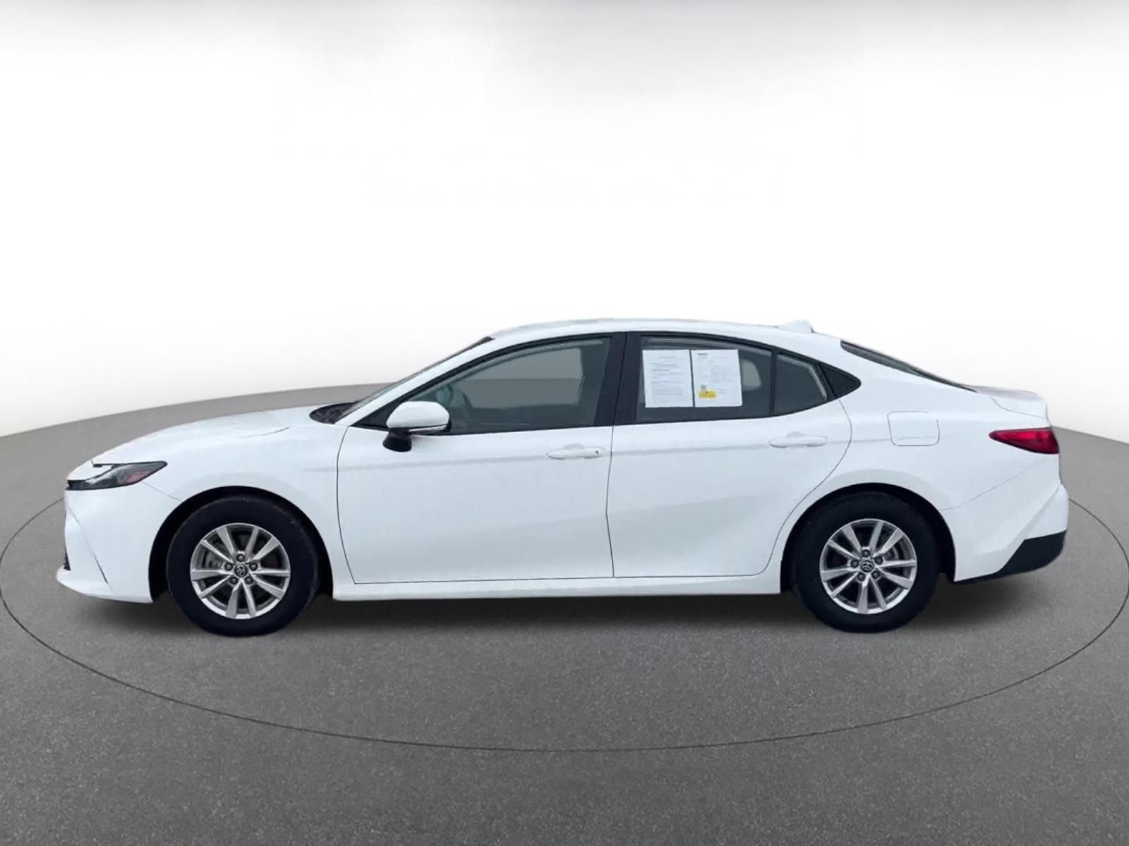 Used 2025 Toyota Camry LE image 9