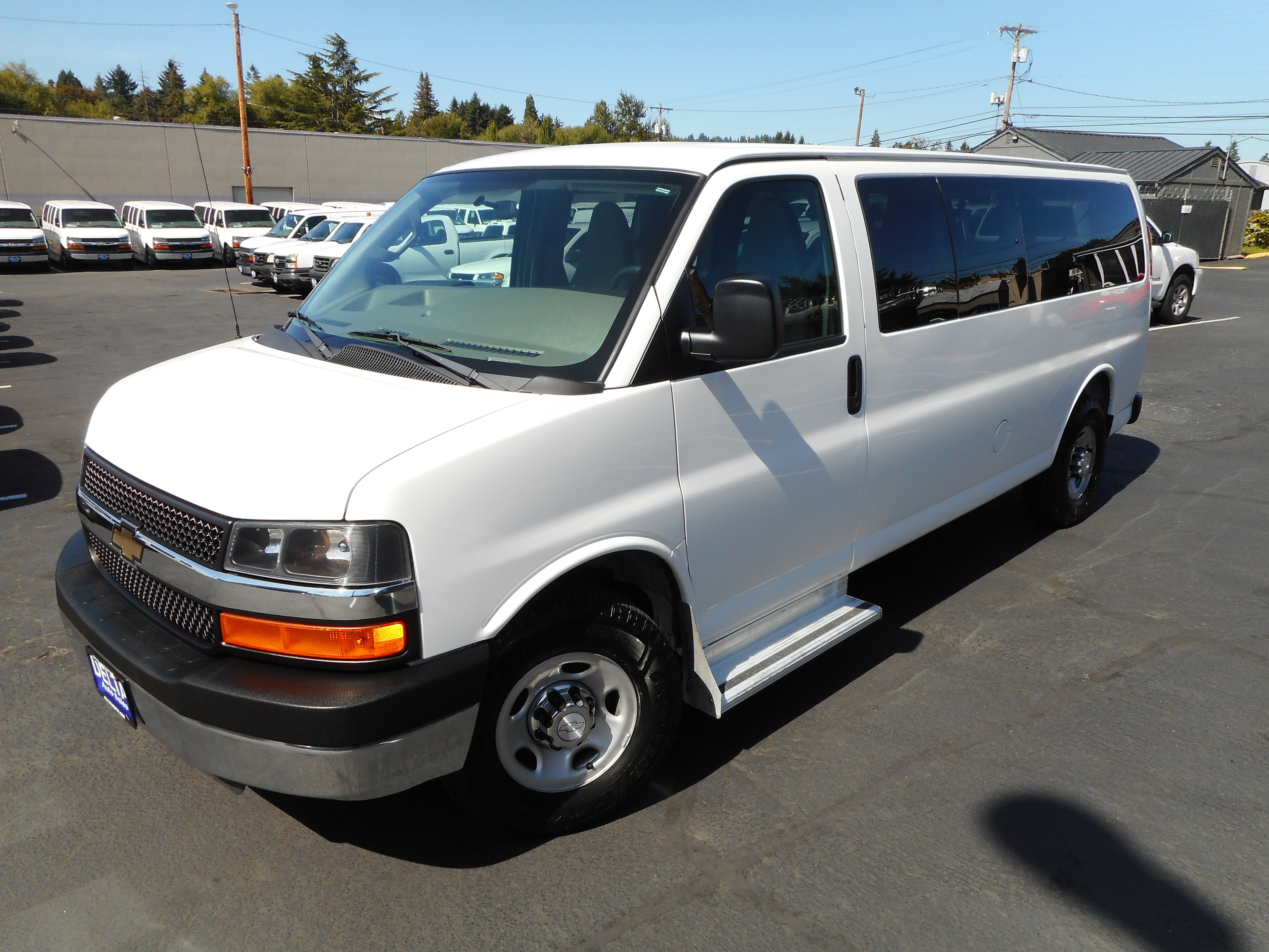 Used 2016 Chevrolet Express 3500 LT w/ LT Preferred Equipment Group RWD image 4