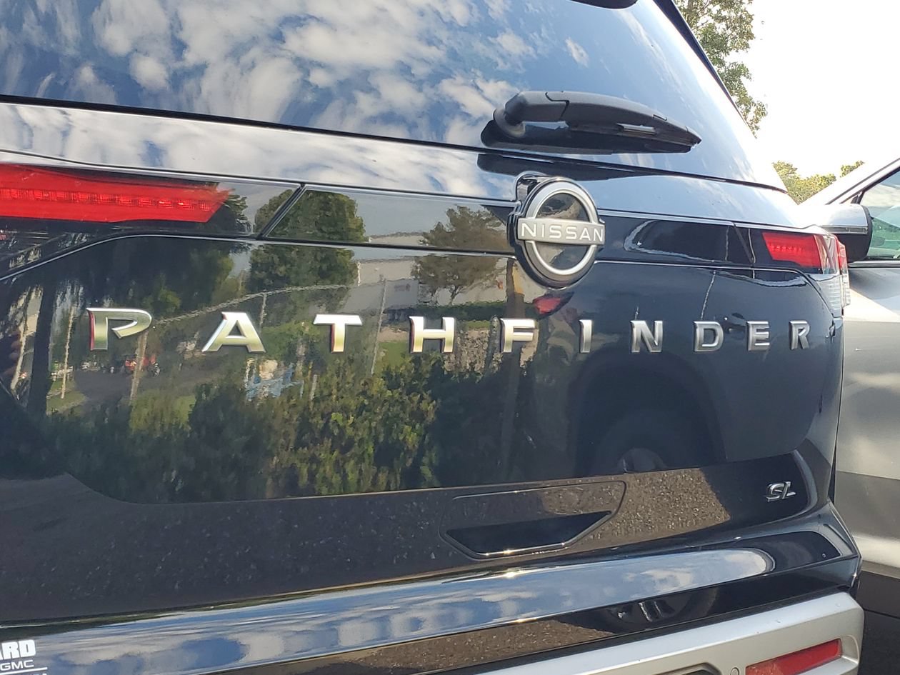 Used 2025 Nissan Pathfinder SL FWD image 7