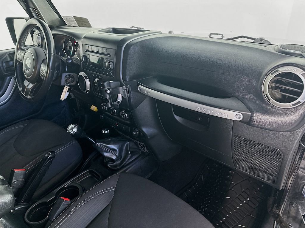 Used 2016 Jeep Wrangler Unlimited Sahara AWD/4WD image 28