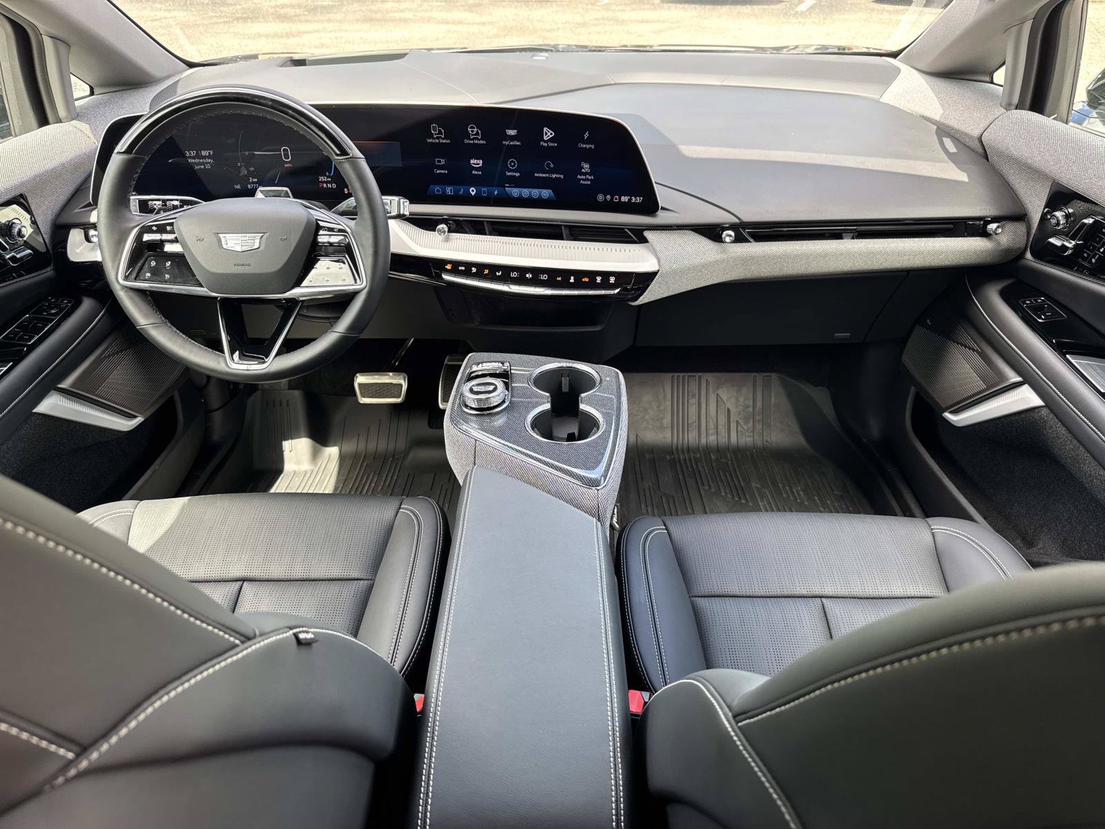 Certified 2025 Cadillac Optiq Luxury 2 w/ LPO, Floor Liner Package AWD/4WD image 28