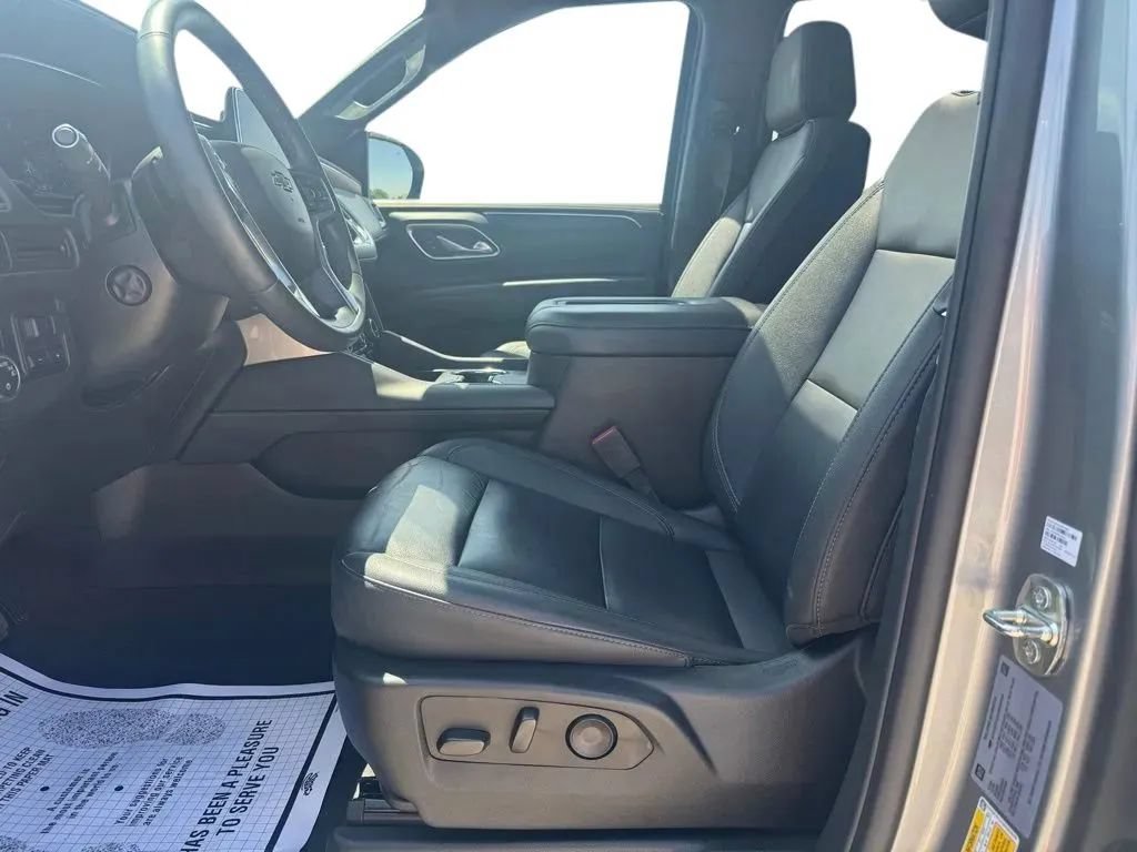Used 2024 Chevrolet Tahoe Z71 w/ Luxury Package AWD/4WD image 9