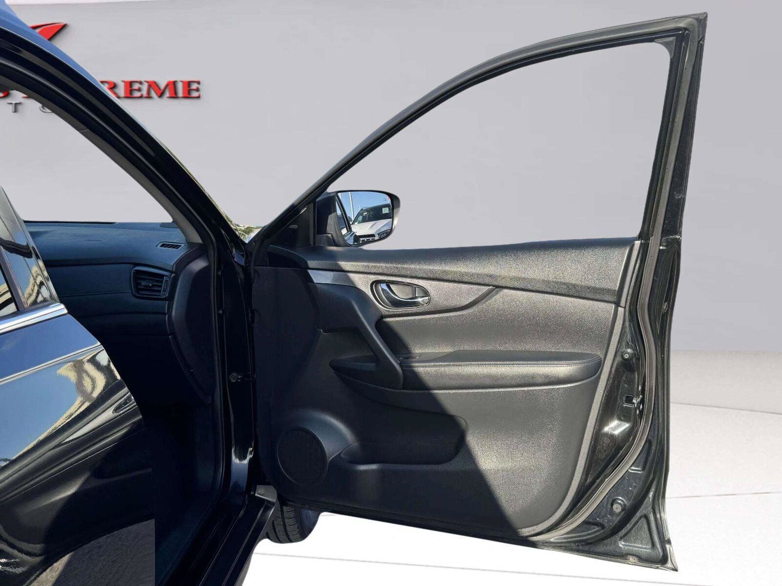 Used 2019 Nissan Rogue SV FWD image 43