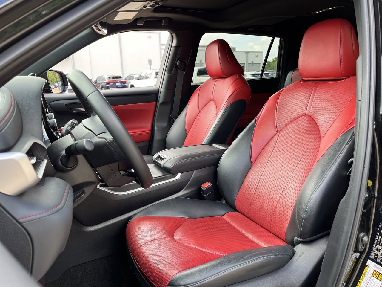 Used 2024 Toyota Highlander XSE FWD image 23