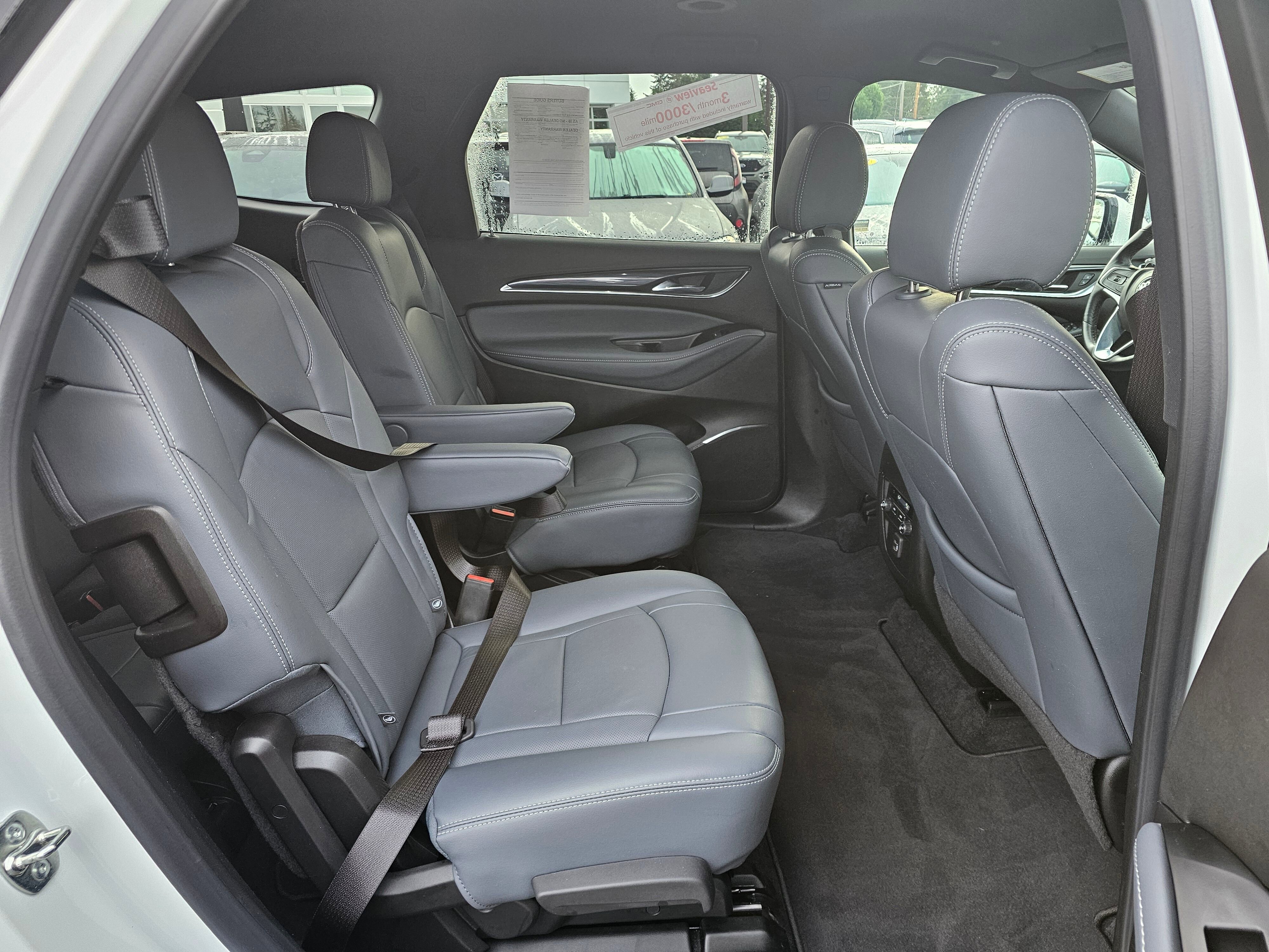 Used 2024 Buick Enclave Essence image 12