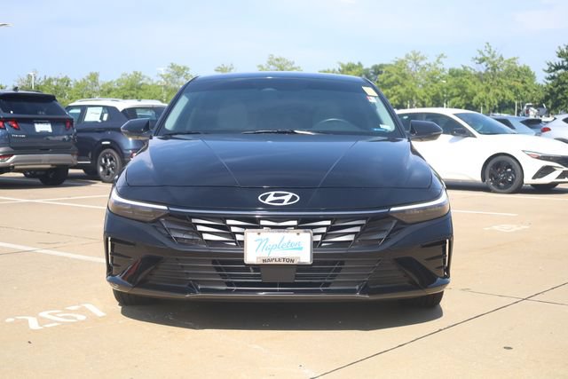 Certified 2025 Hyundai Elantra Limited FWD image 4
