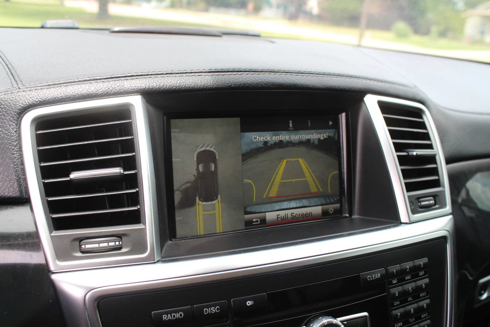 Used 2014 Mercedes-Benz GL 550 4MATIC w/ Driver Assistance Package image 15