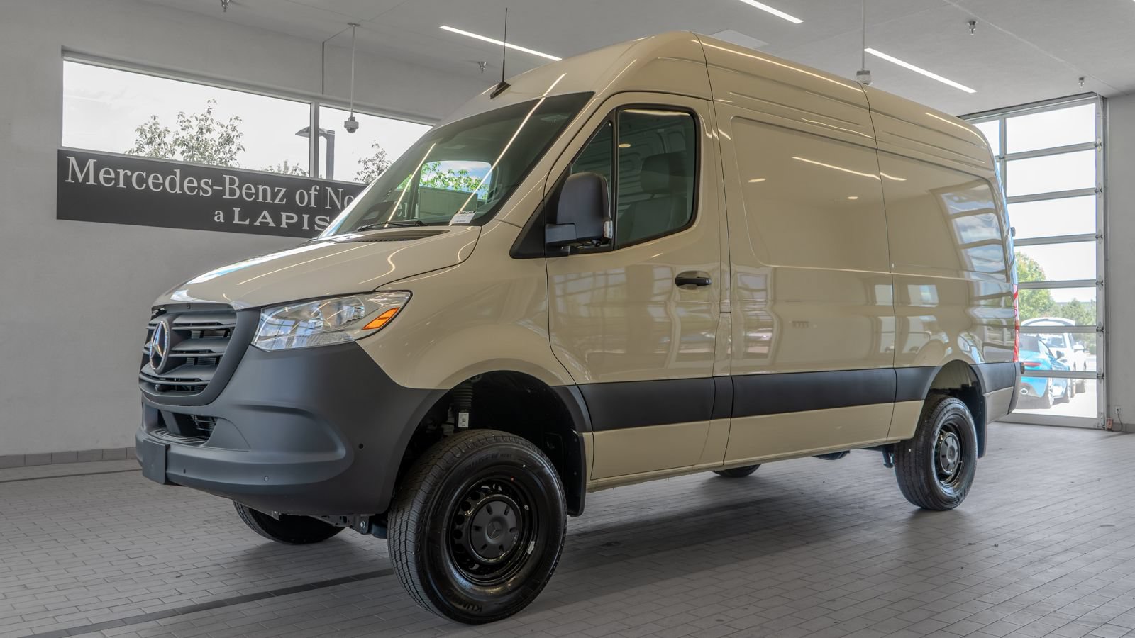 Used 2025 Mercedes-Benz Sprinter 2500 image 3