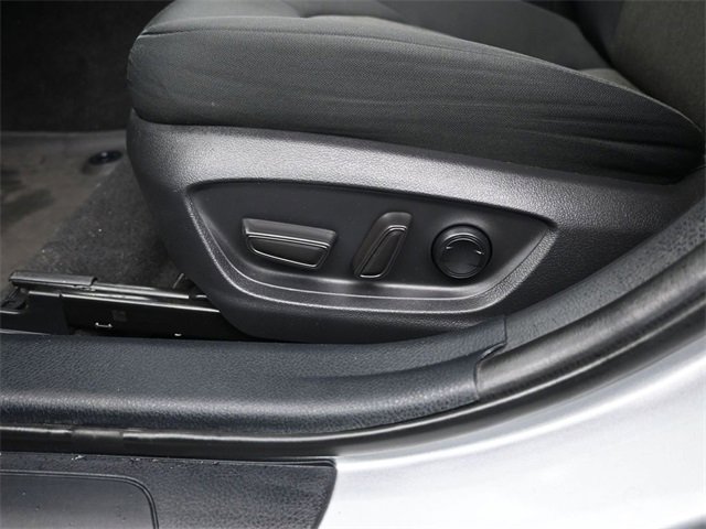 Used 2020 Toyota Camry LE image 9