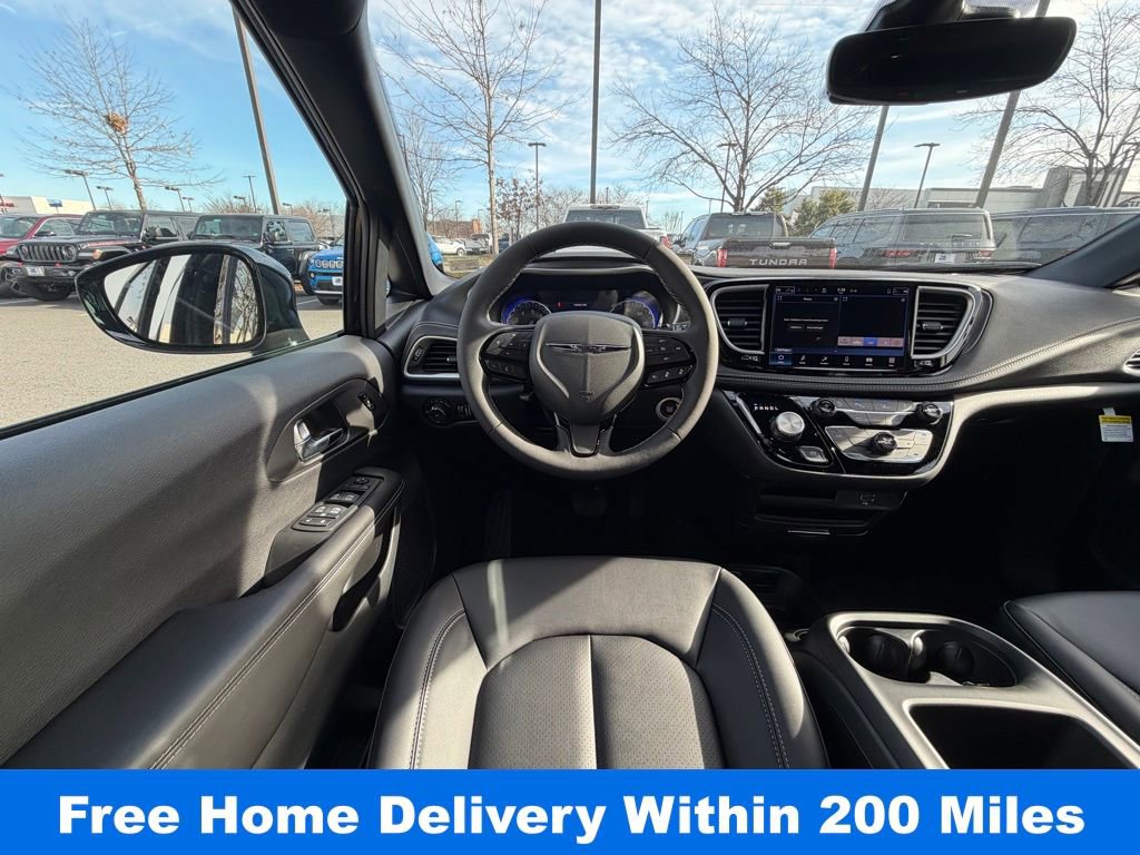 New 2026 Chrysler Pacifica Select w/ S Appearance Package image 13