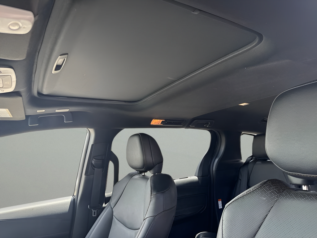 Used 2025 Toyota Sienna Platinum AWD/4WD image 11