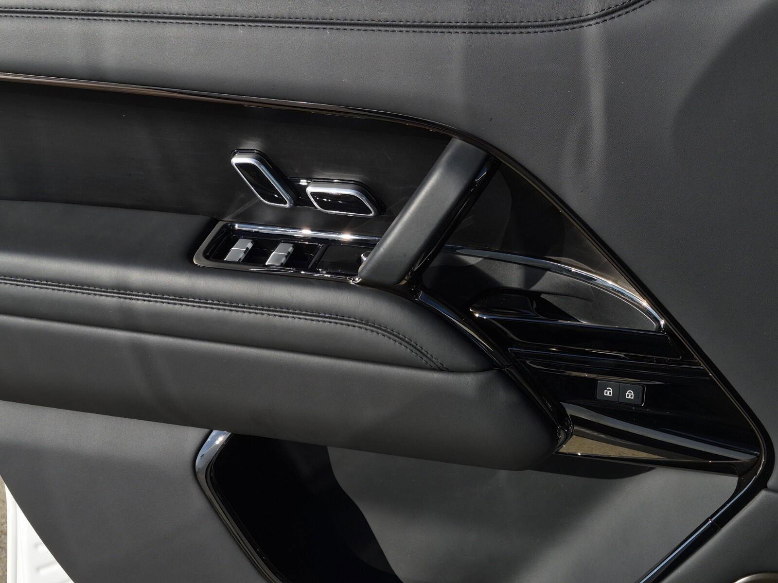 Used 2023 Land Rover Range Rover SV image 22