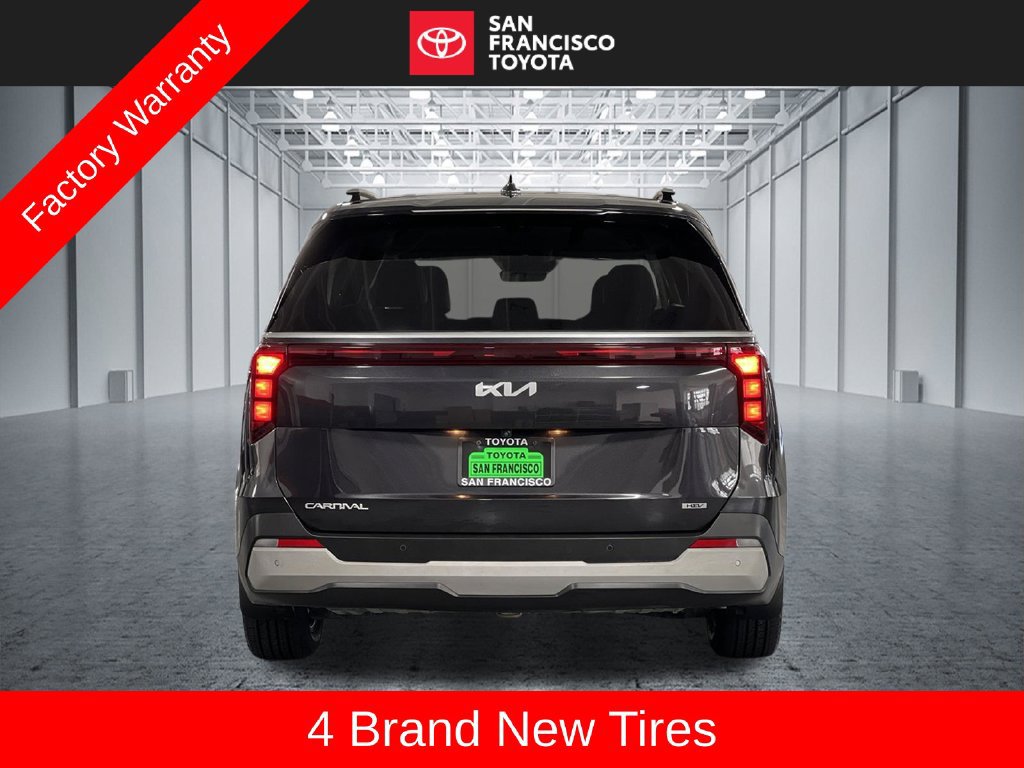 Used 2025 Kia Carnival EX FWD image 4