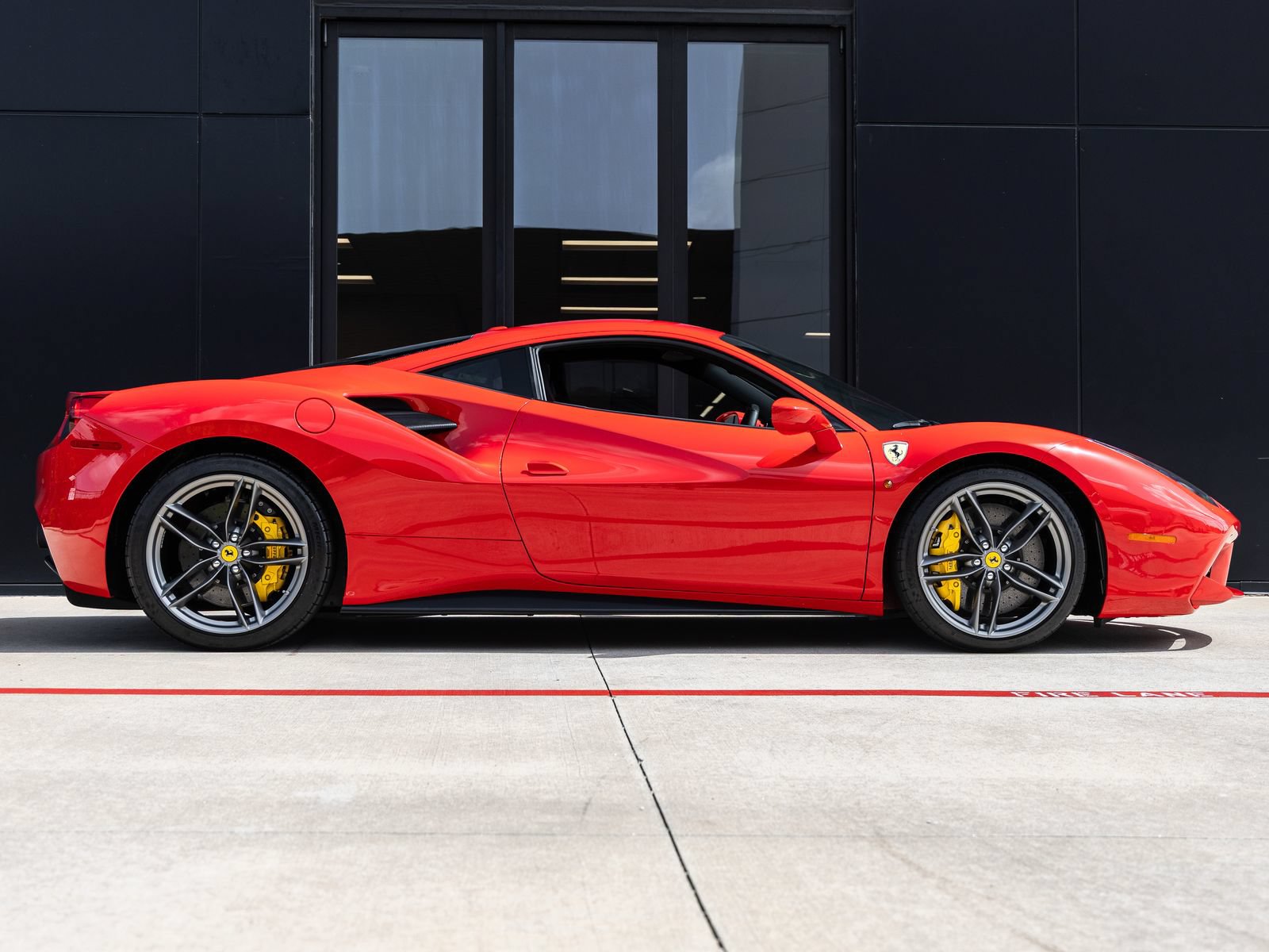 Used 2017 Ferrari 488 GTB RWD image 11