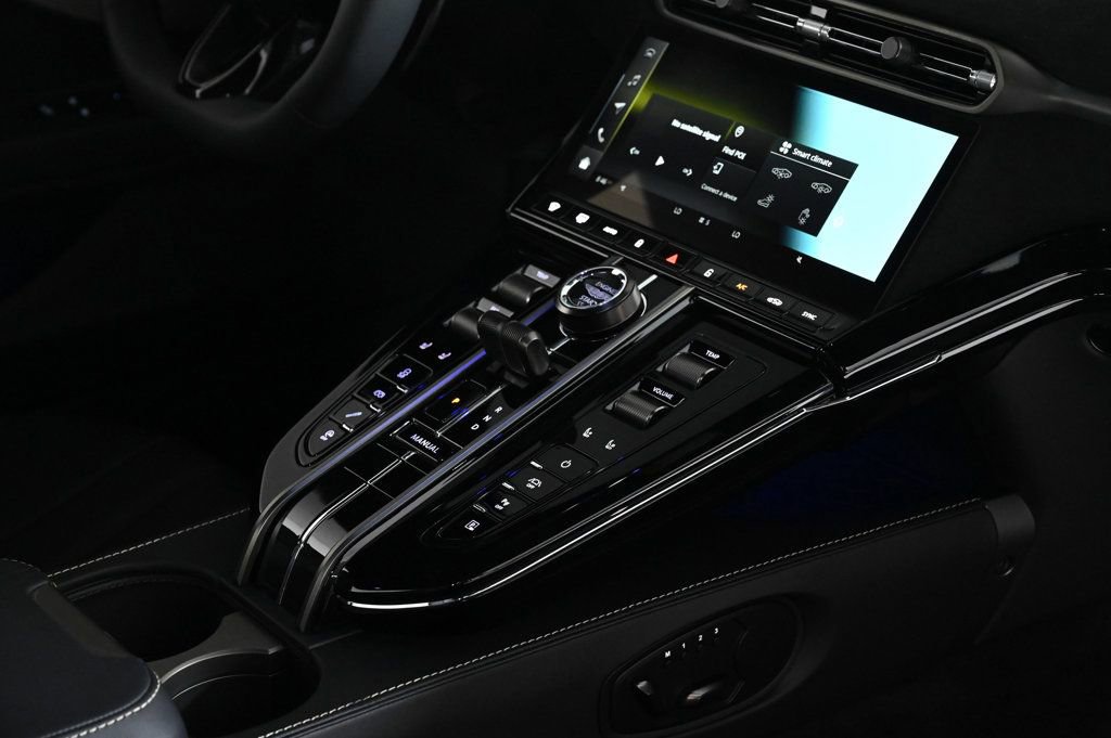 Used 2026 Aston Martin V8 Vantage Coupe image 25