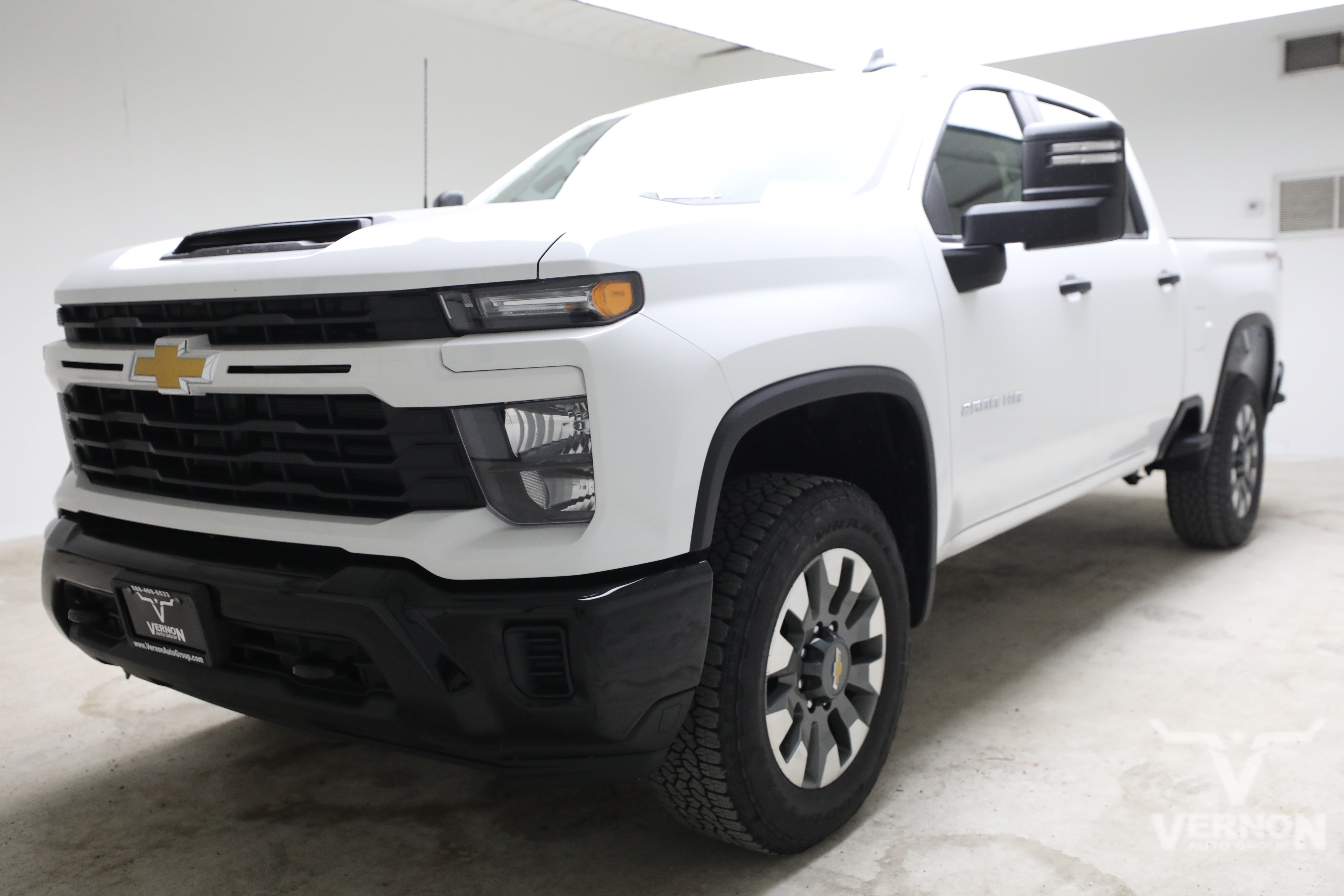 New 2026 Chevrolet Silverado 2500 Custom AWD/4WD image 1