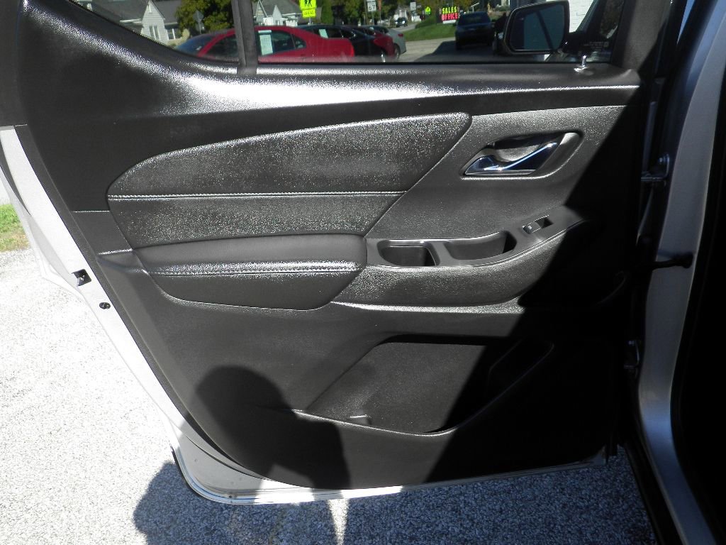 Used 2022 Chevrolet Traverse LT w/ LPO, Cargo Package image 23