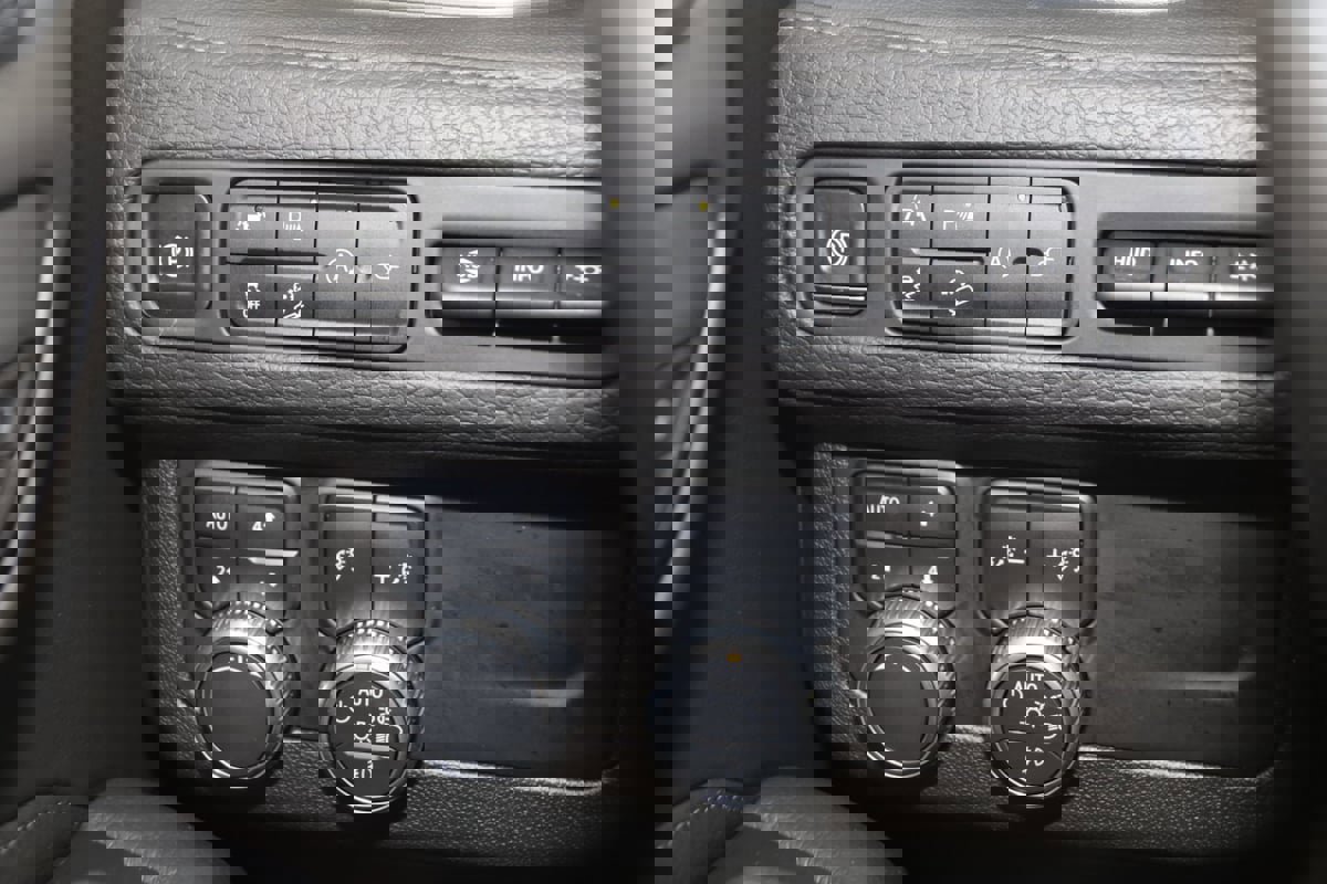 Used 2021 GMC Yukon Denali w/ Denali Premium Package image 27