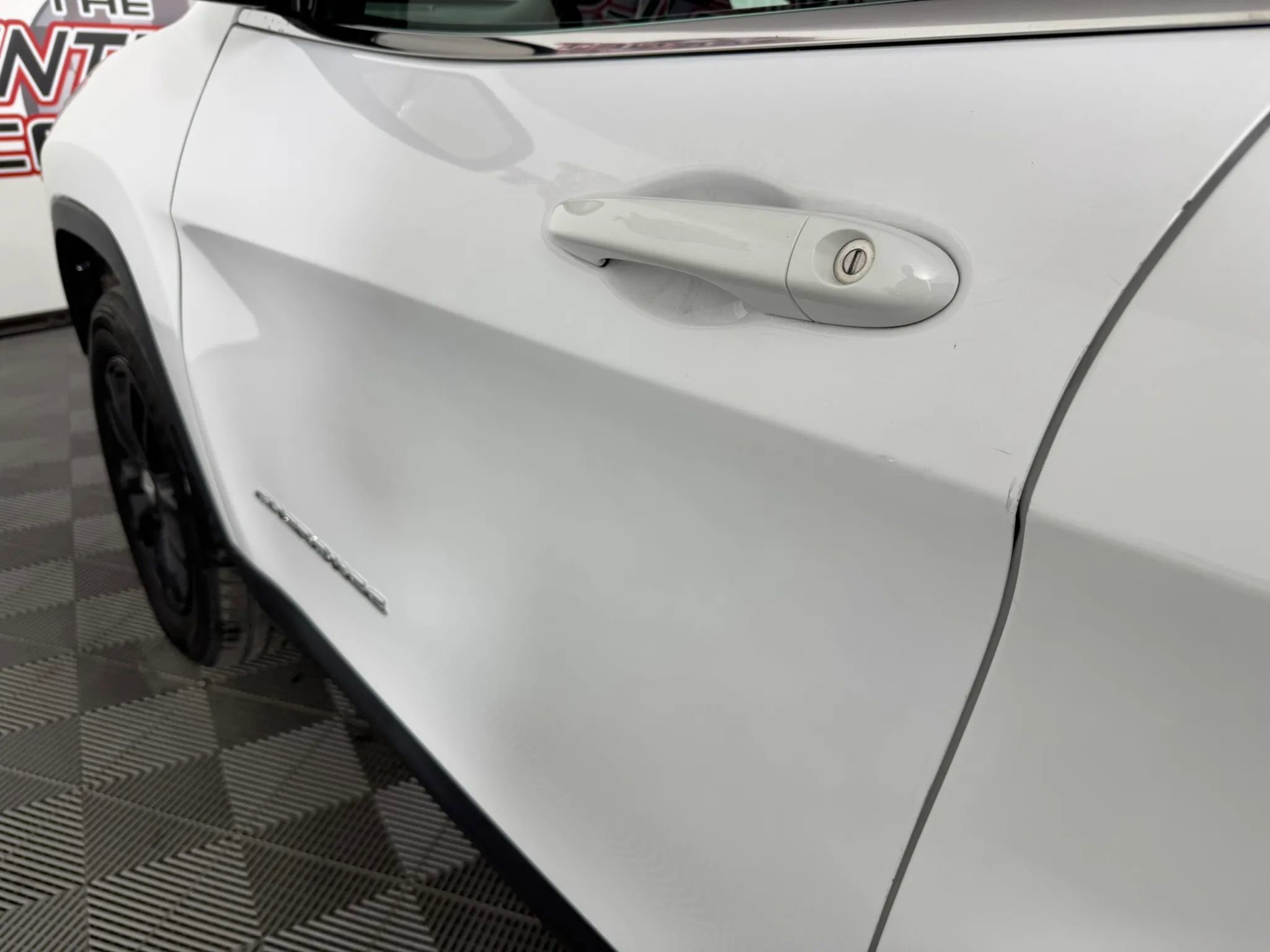 Used 2019 Jeep Cherokee Latitude w/ Cold Weather Group AWD/4WD image 23