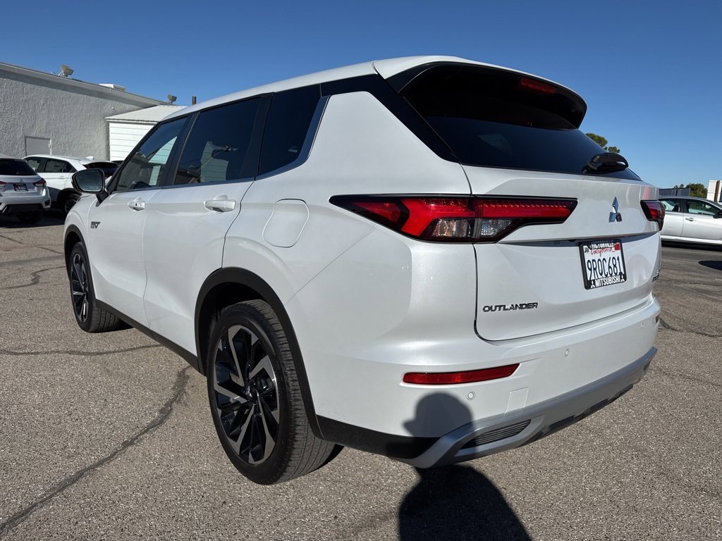 Used 2025 Mitsubishi Outlander SE image 5