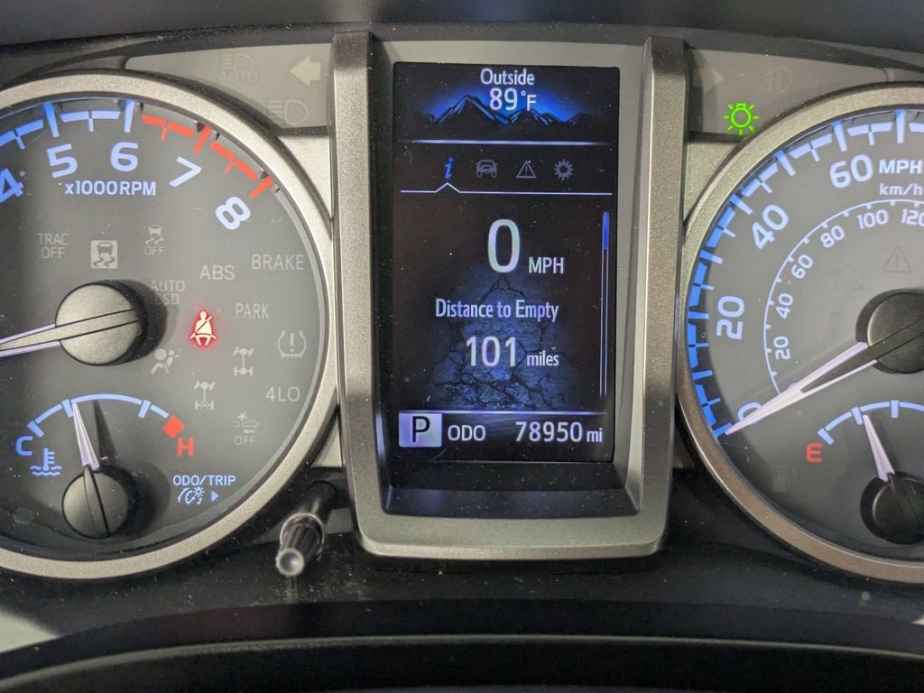 Used 2021 Toyota Tacoma SR5 RWD image 18