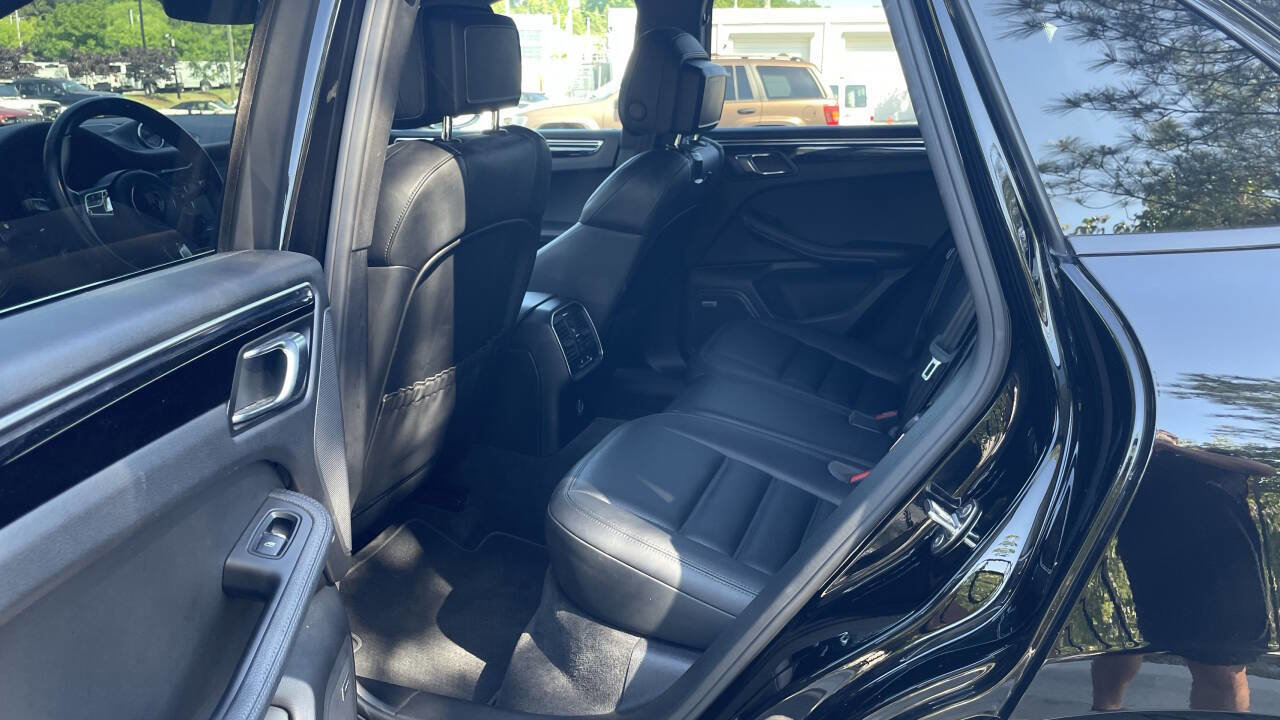 Used 2019 Porsche Macan S AWD/4WD image 22