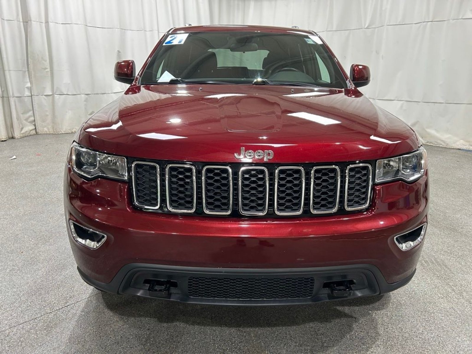 Used 2021 Jeep Grand Cherokee Laredo w/ Security & Convenience Group AWD/4WD image 3