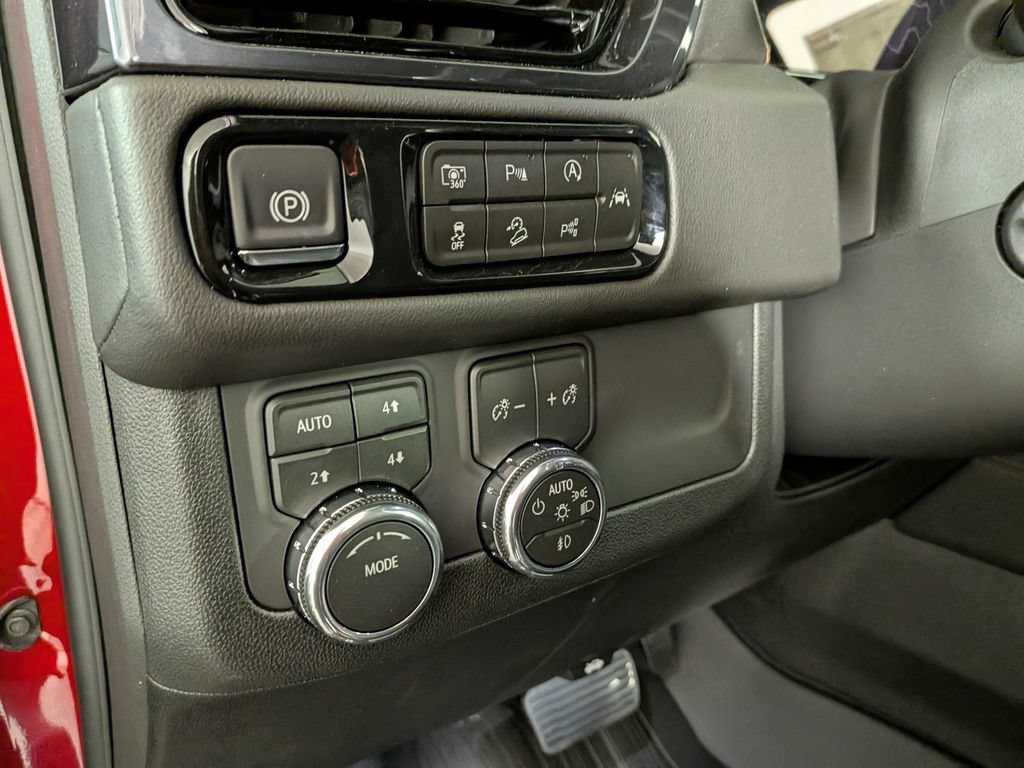 New 2026 GMC Yukon AT4 w/ AT4 Premium Package AWD/4WD image 19