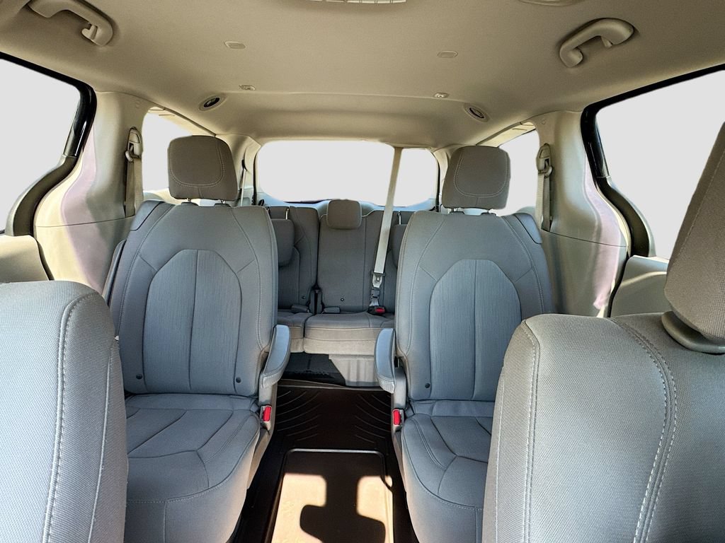 Used 2017 Chrysler Pacifica Touring FWD image 28