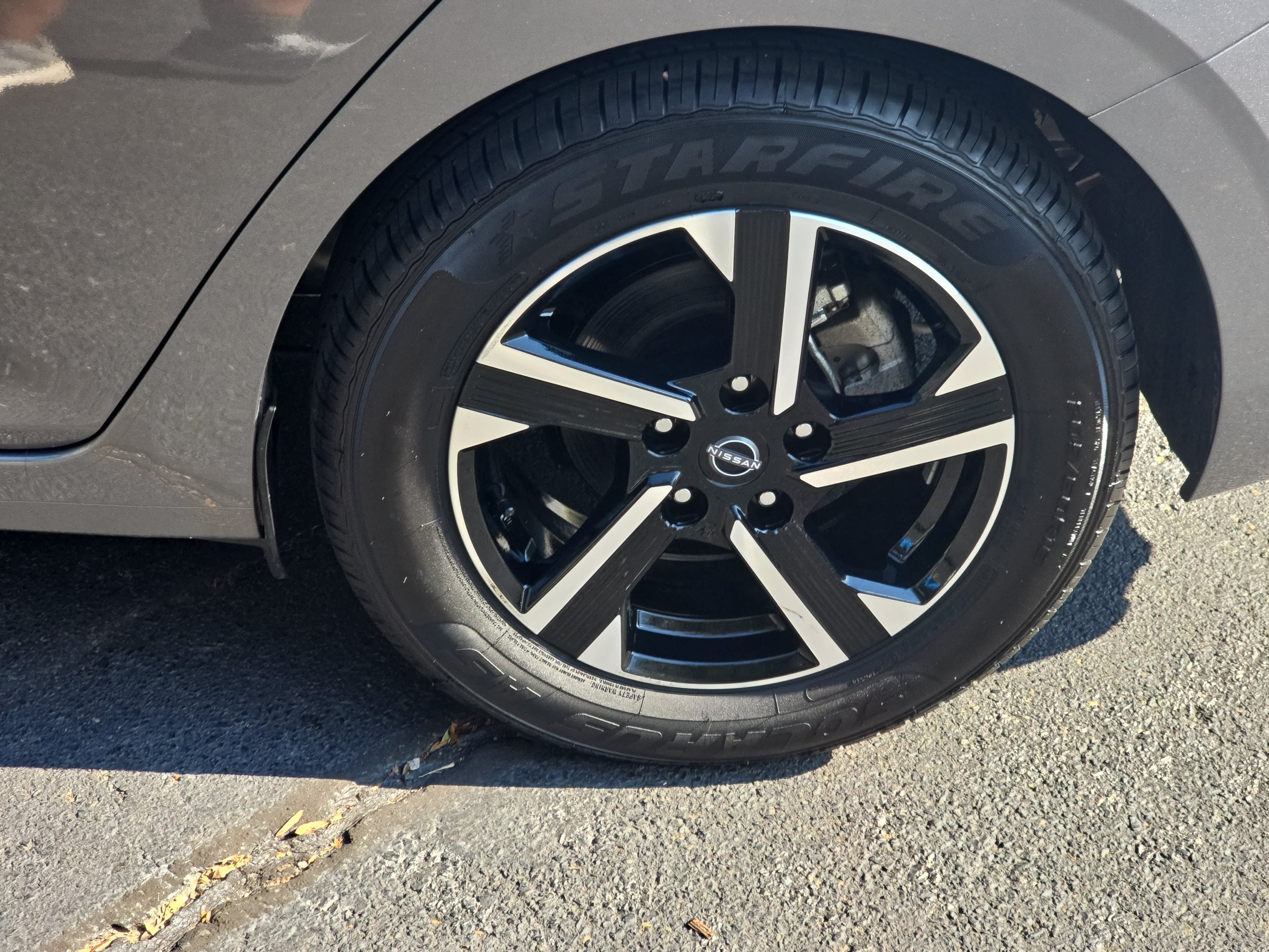 Used 2024 Nissan Sentra SV FWD image 32