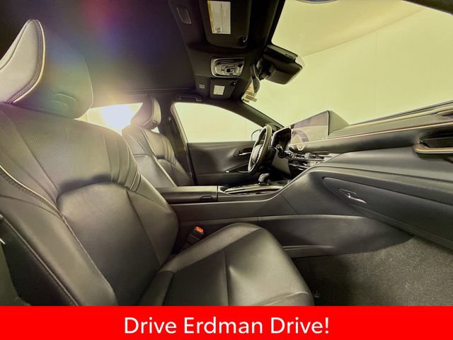 Certified 2023 Toyota Crown AWD/4WD image 25