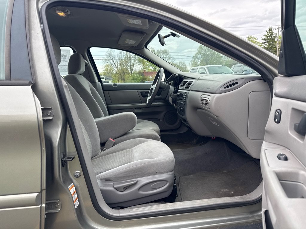 Used 2004 Ford Taurus SE FWD image 11