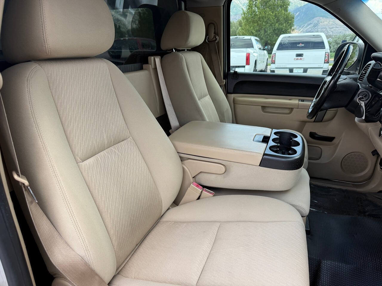 Used 2010 GMC Sierra 2500 SLE AWD/4WD image 21