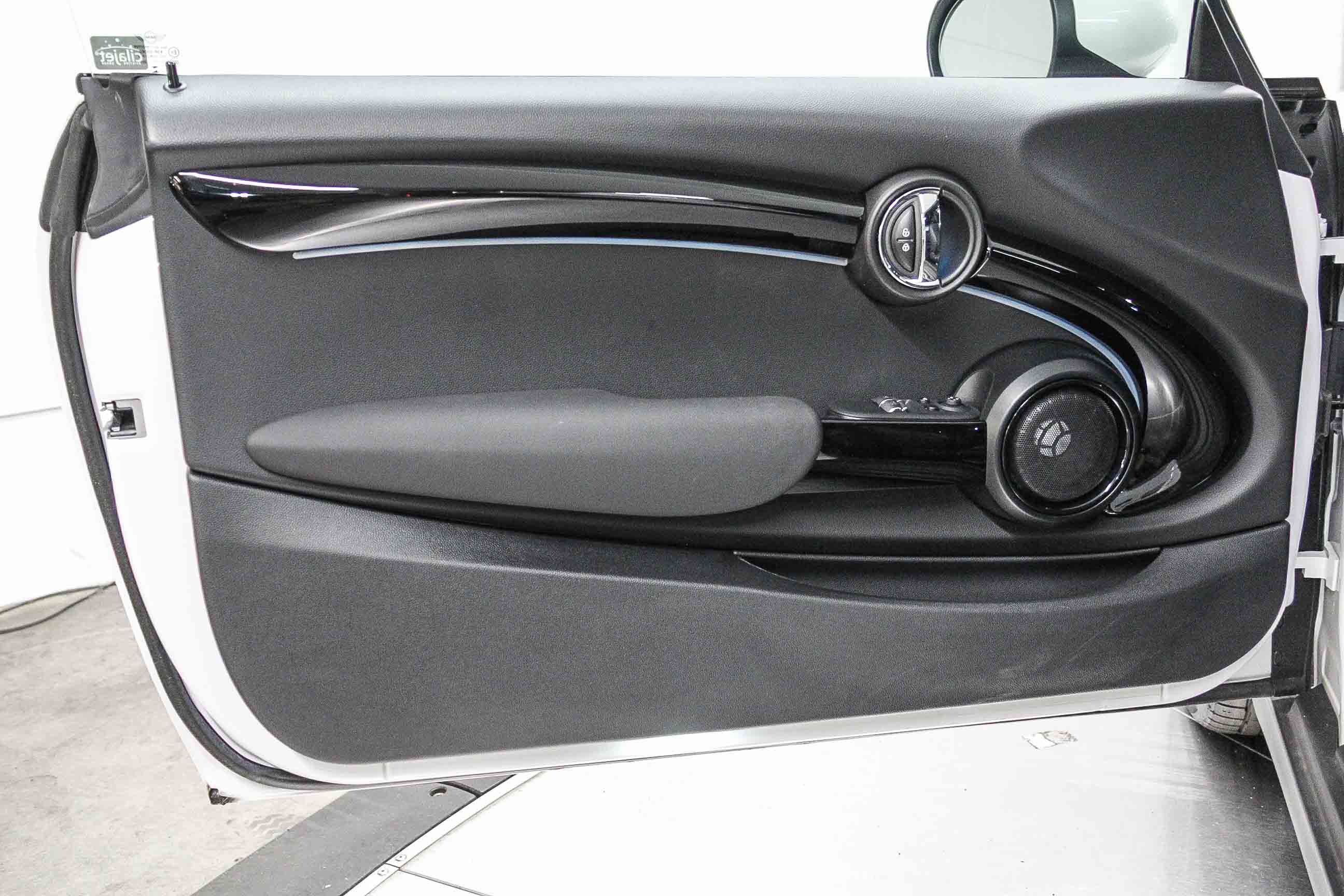 Certified 2024 MINI Cooper SE w/ MINI Resolute Edition image 22