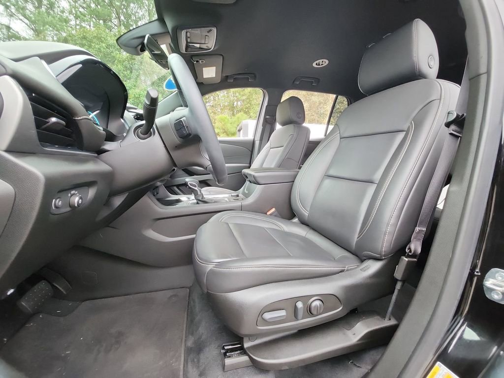 Used 2023 Chevrolet Traverse LT w/ Midnight/Sport Edition image 23