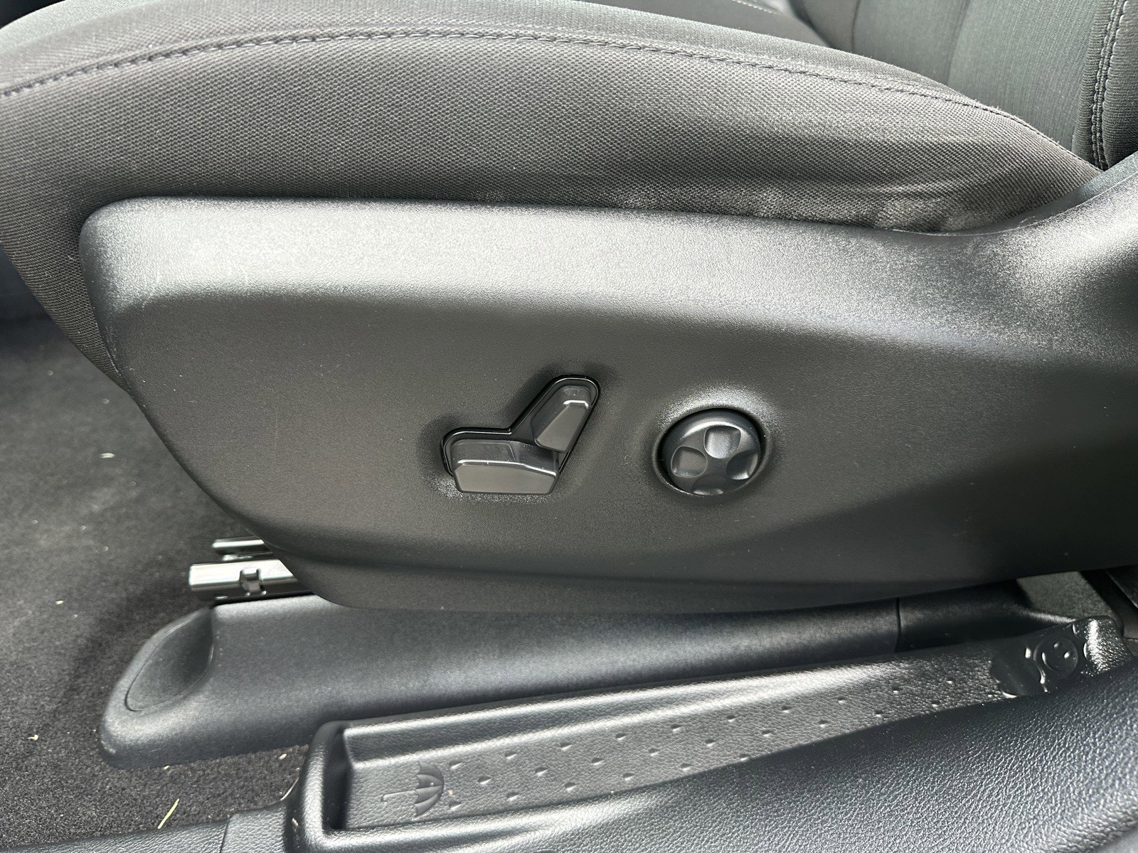 Used 2024 Chrysler Pacifica Touring FWD image 12
