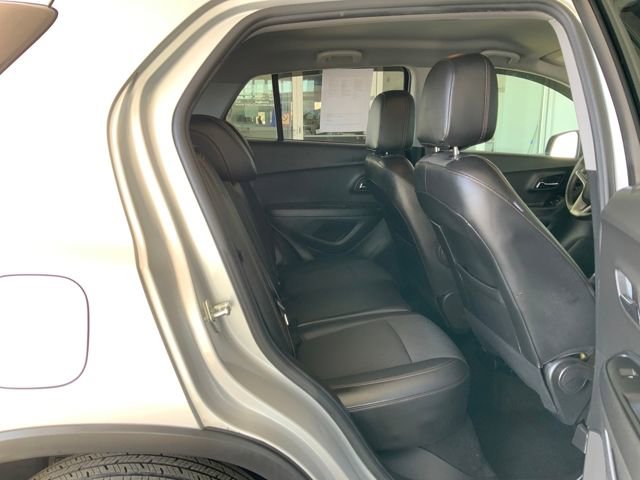 Used 2022 Chevrolet Trax LT w/ LT Convenience Package image 18